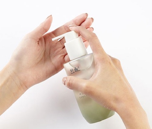 Dau tay trang tu la ngai cuu non HANYUL PURE ARTEMISIA DEEP CLEANSING OIL